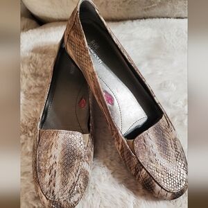 Snakeskin  Patterned Leather Loafers With Gold Shimmer. Sz 9.5N